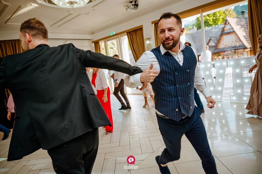 Wesele pary z Katowic w Szczyrku – DJ i pełny parkiet