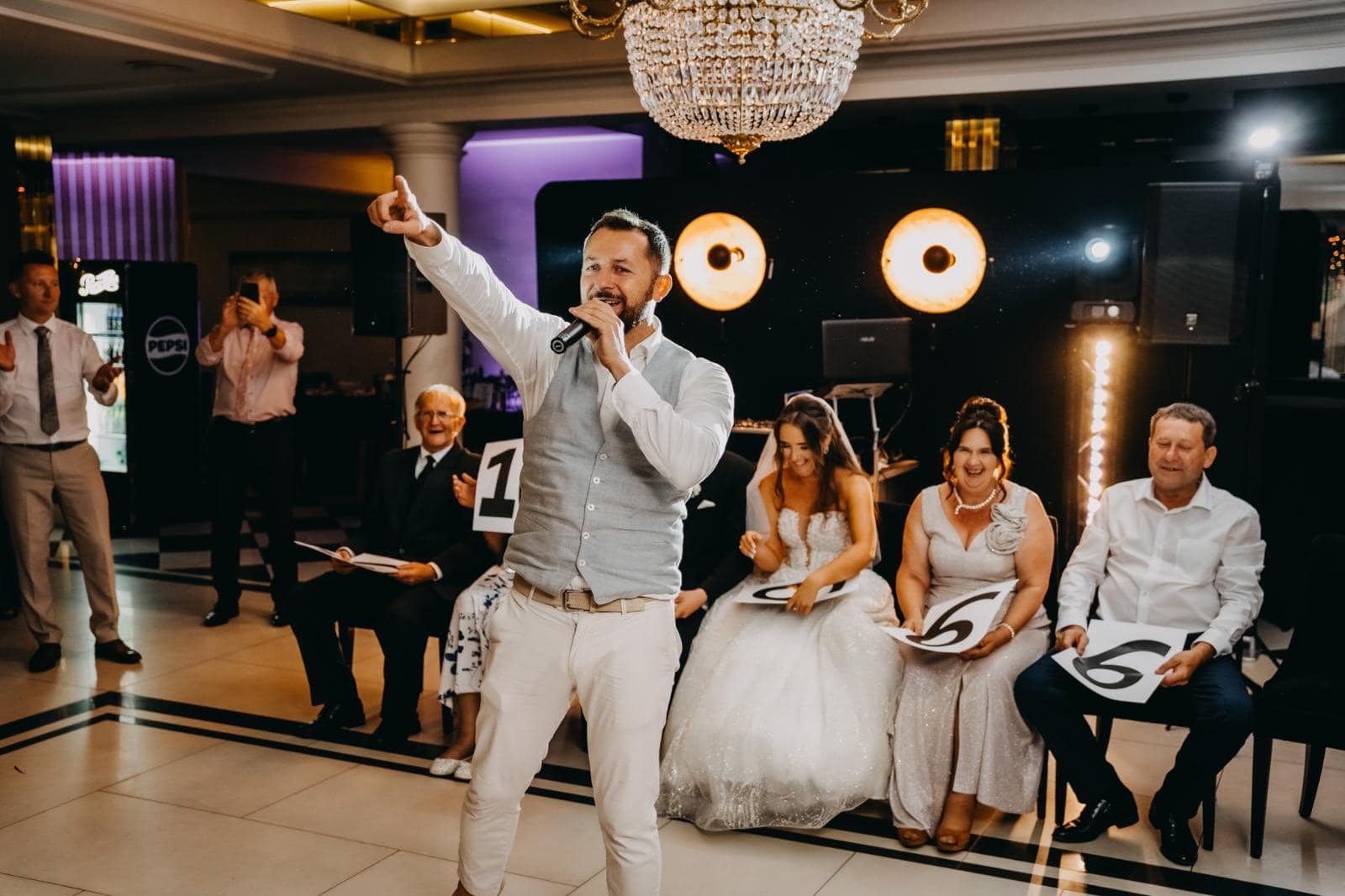 oczepiny weselne podczas realizacji Pozytywnego DJ-a