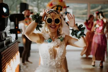 dj-na-wesele-slask-przebrania-weselne Przebrania weselne i zabawa tematyczna – DJ na wesele Śląsk